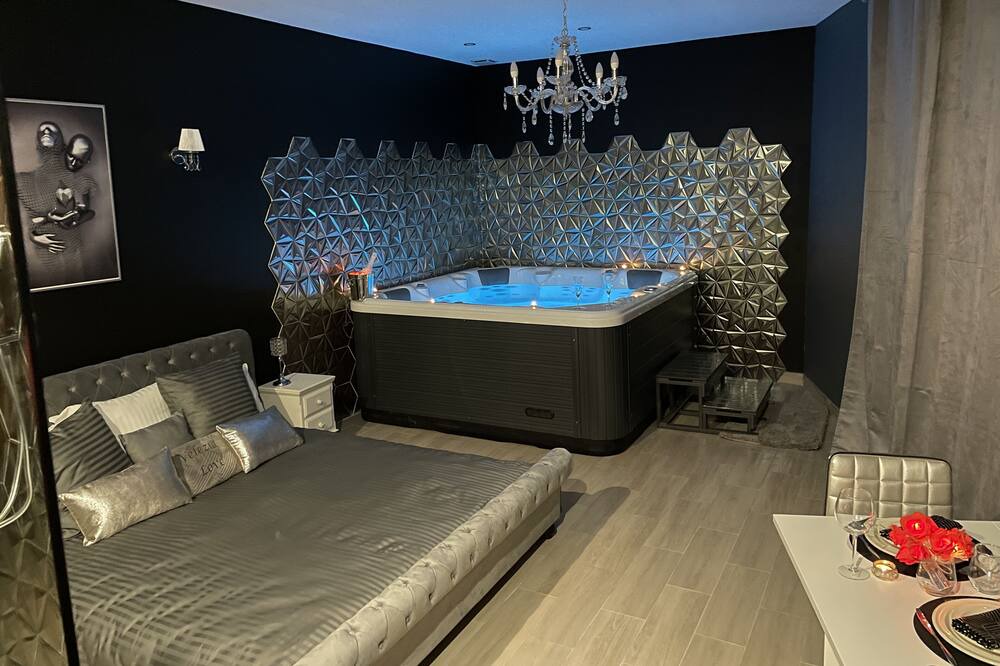 Photo of Bedroom in Roujan