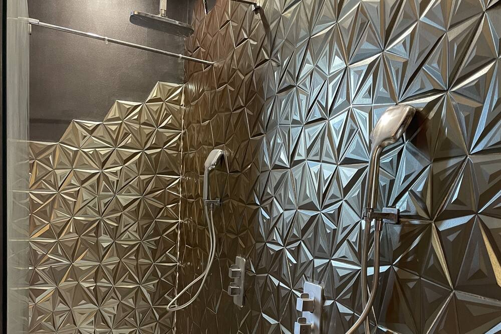 Photo of Bathroom in Roujan