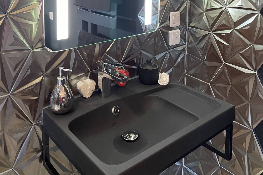 Photo of Bathroom in Roujan
