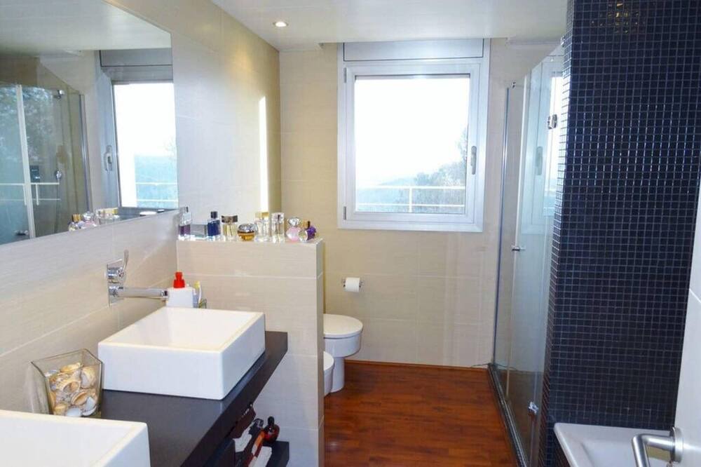 Photo of Bathroom in Canyelles