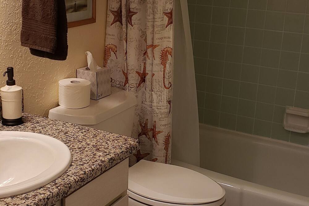 Photo of Bathroom in Sailhouse