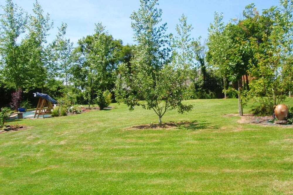 Photo of Outdoor in Les Authieux-Papion
