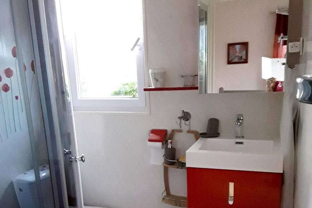 Photo of Bathroom in Les Authieux-Papion