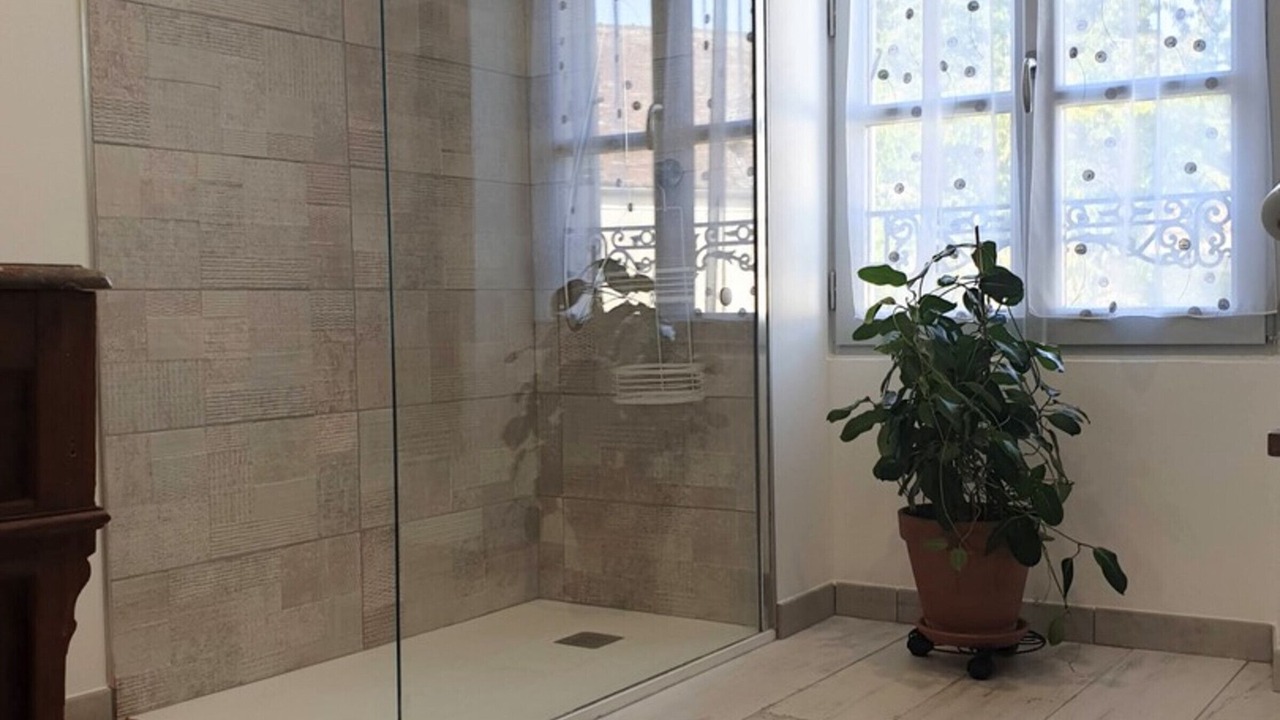 Photo of Bathroom in Neuilly-en-Vexin