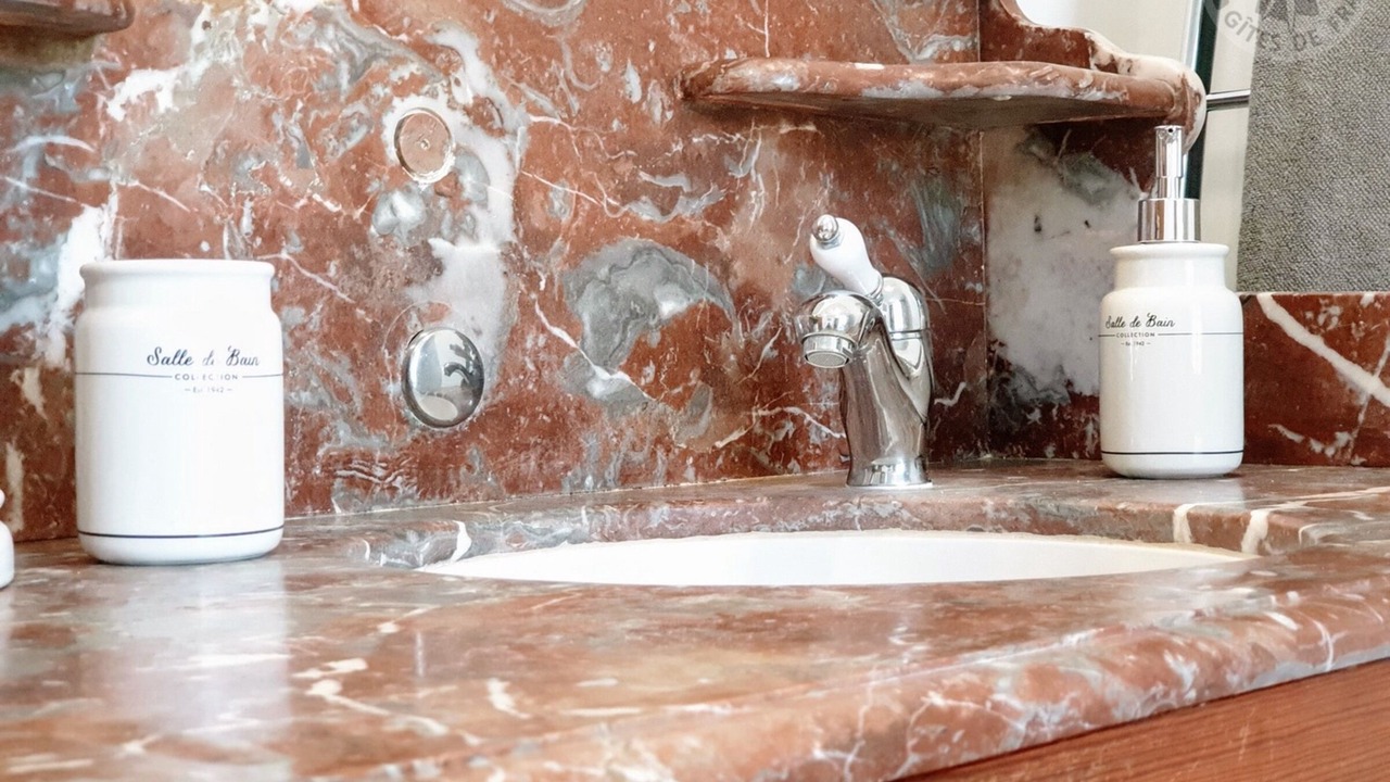 Photo of Bathroom in Neuilly-en-Vexin