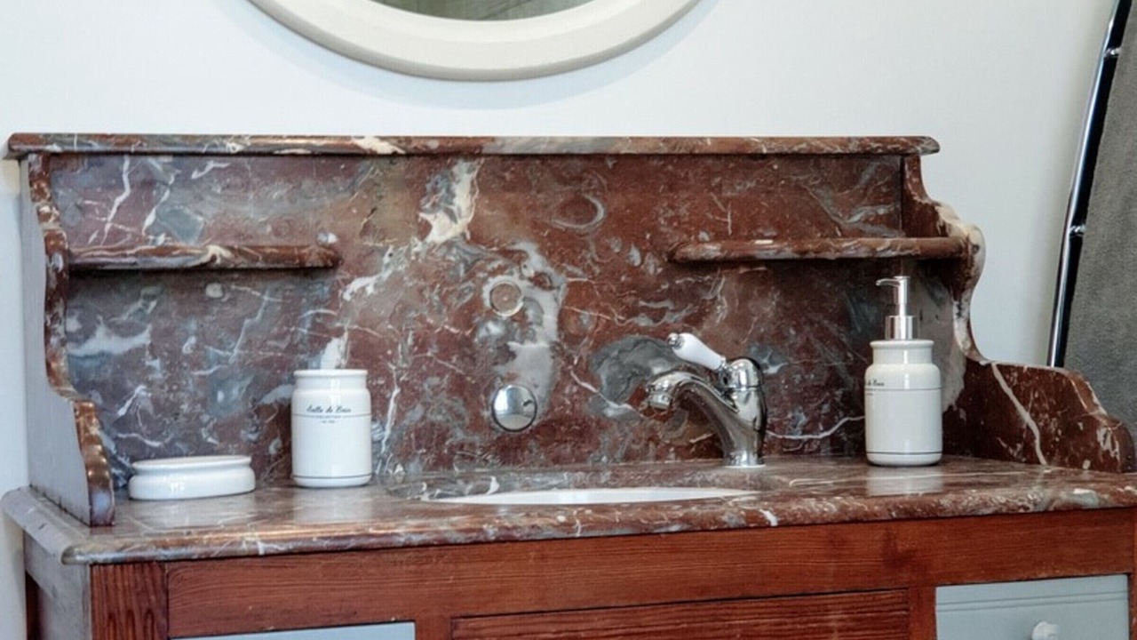 Photo of Bathroom in Neuilly-en-Vexin