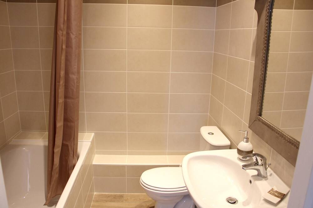 Photo of Bathroom in Espalion