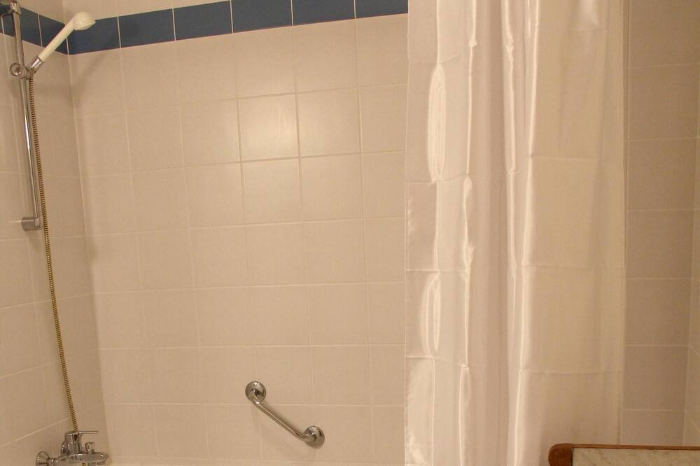 Photo of Bathroom in Espalion