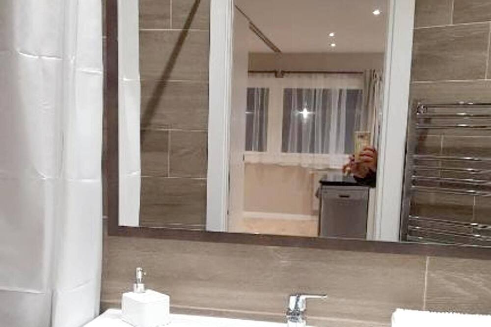 Photo of Bathroom in Incles