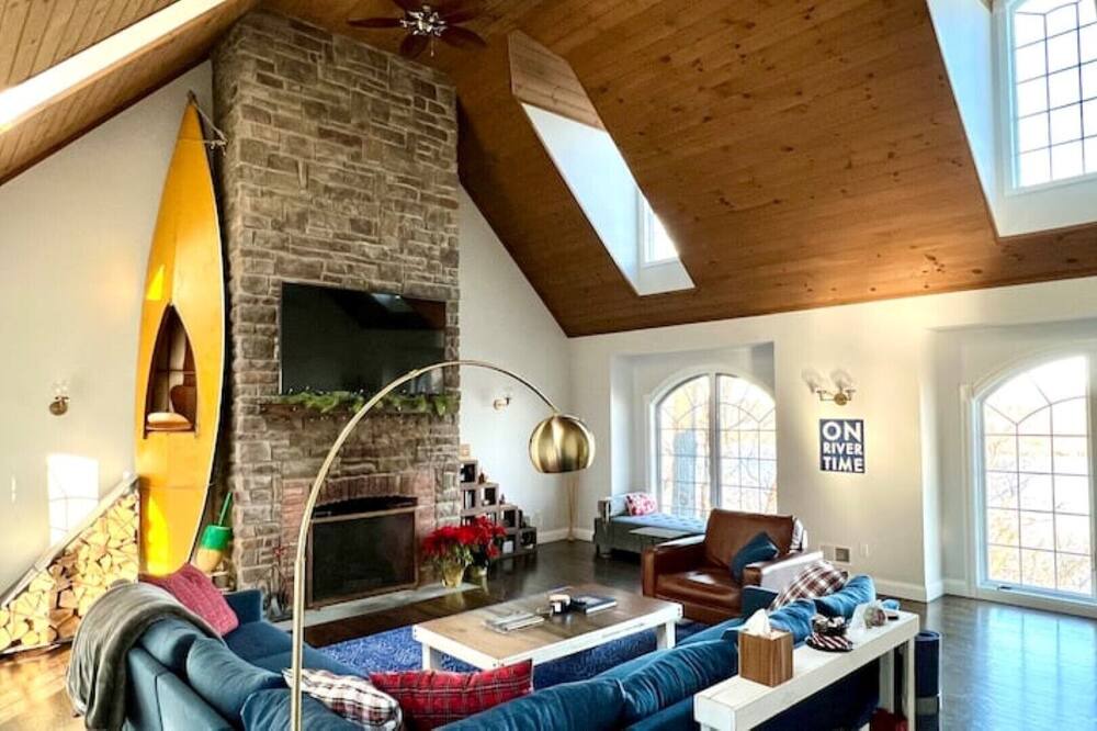 Photo of Livingroom in Town of Lloyd