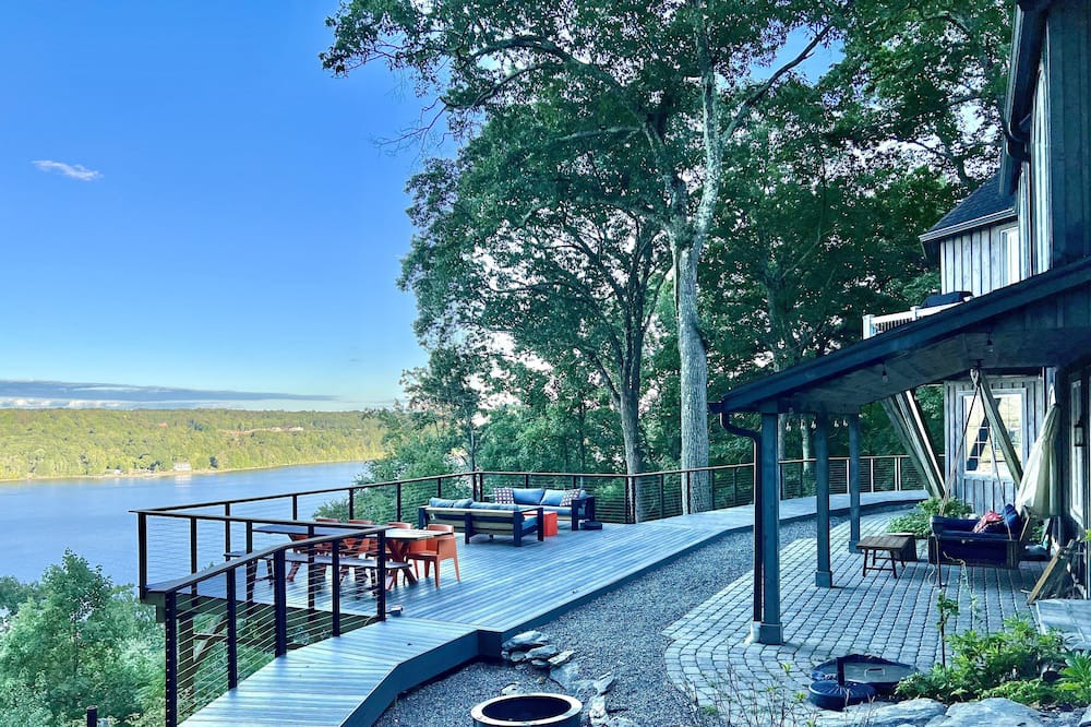 Photo of Patio Balcony in Town of Lloyd