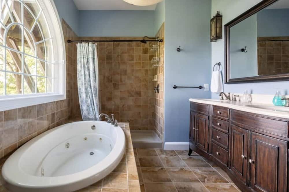 Photo of Bathroom in Town of Lloyd