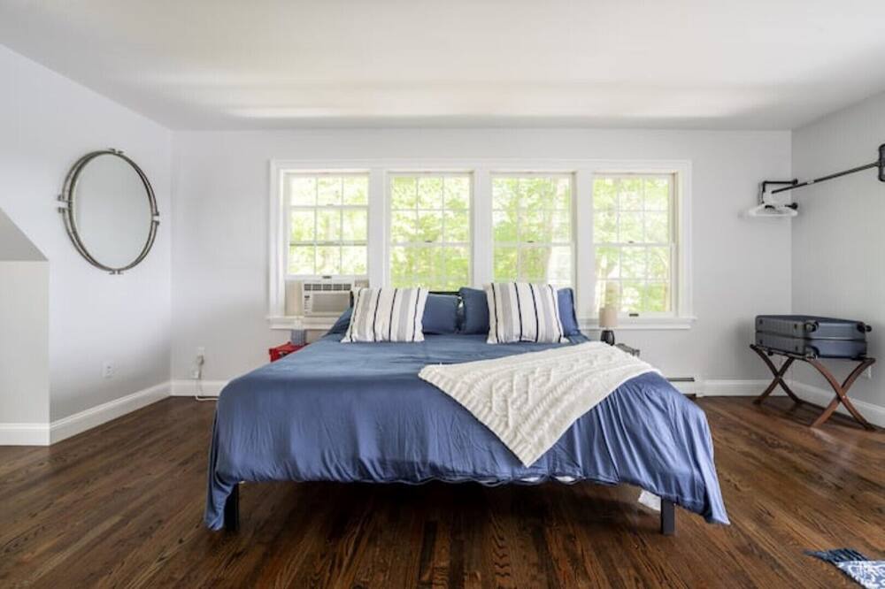 Photo of Bedroom in Town of Lloyd