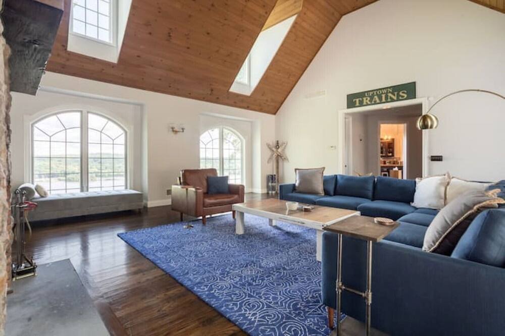 Photo of Livingroom in Town of Lloyd