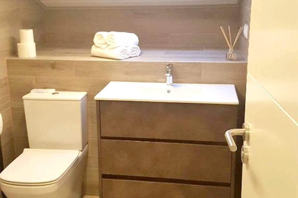 Photo of Bathroom in Incles