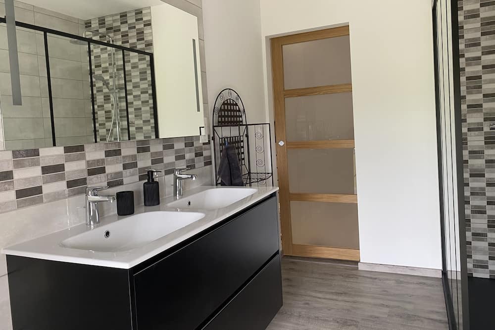 Photo of Bathroom in Marthon