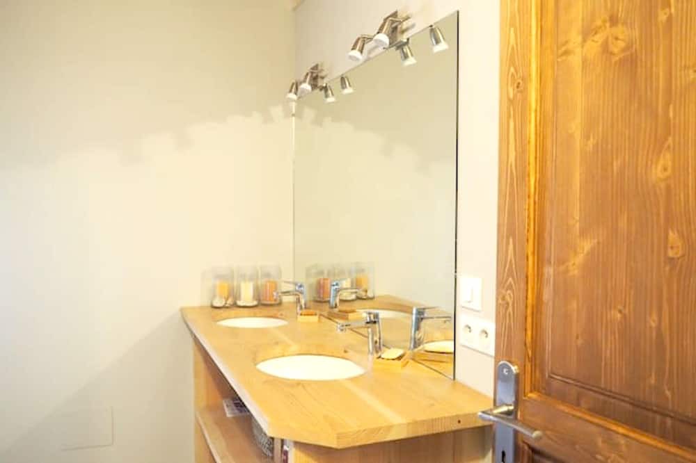 Photo of Bathroom in La Llagonne