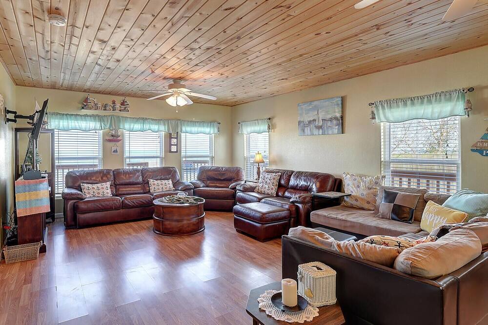 Photo of Livingroom in Taft