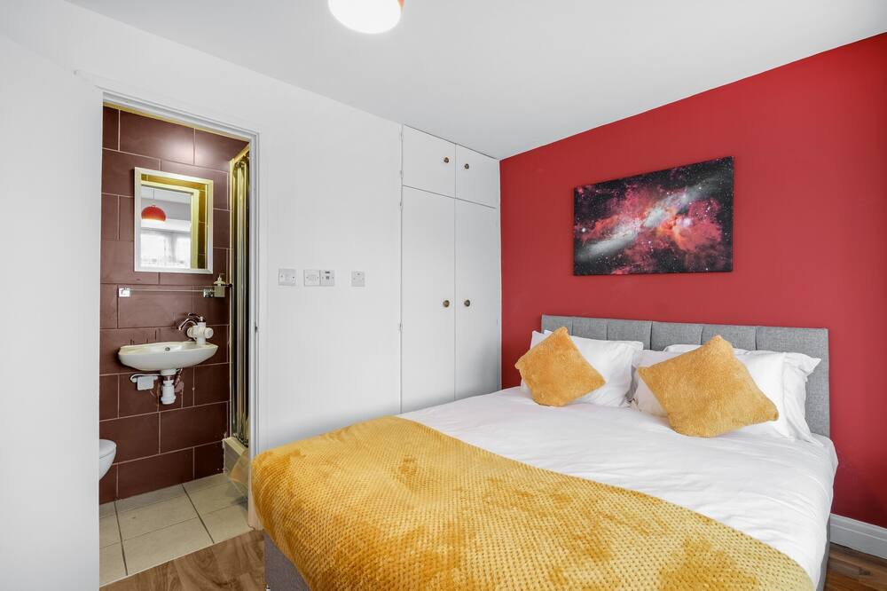 Photo of Bedroom in Norwood Green