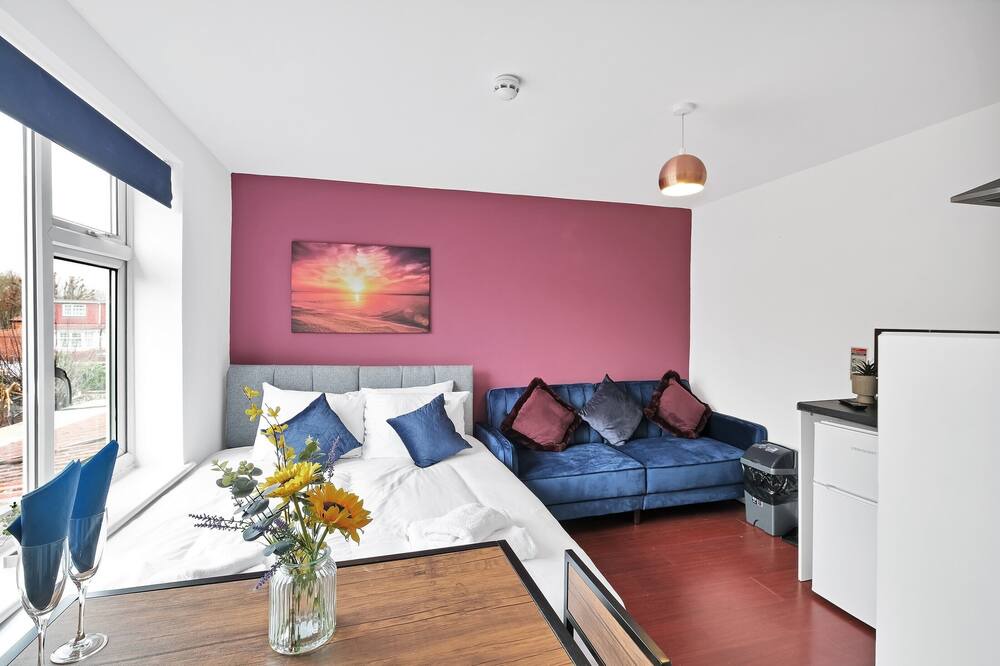 Photo of Others in Norwood Green