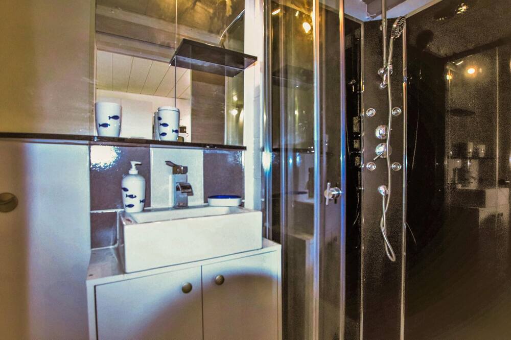 Photo of Bathroom in Aubenas