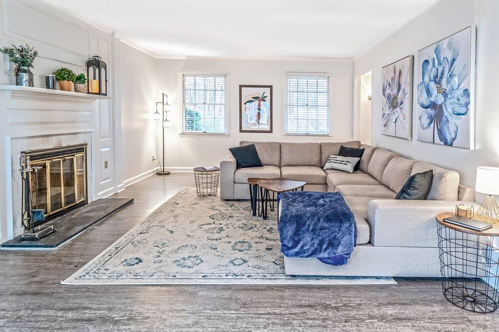 Photo of Livingroom in Northwest Raleigh