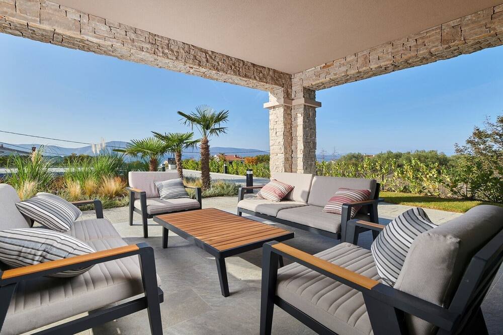 Photo of Patio Balcony in Brzac