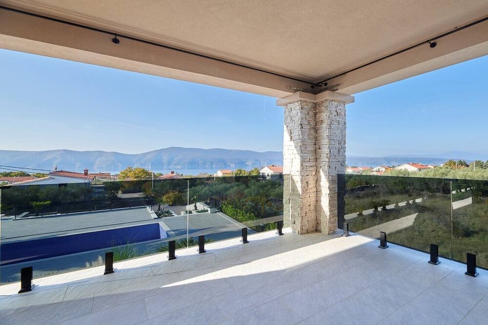 Photo of Patio Balcony in Brzac