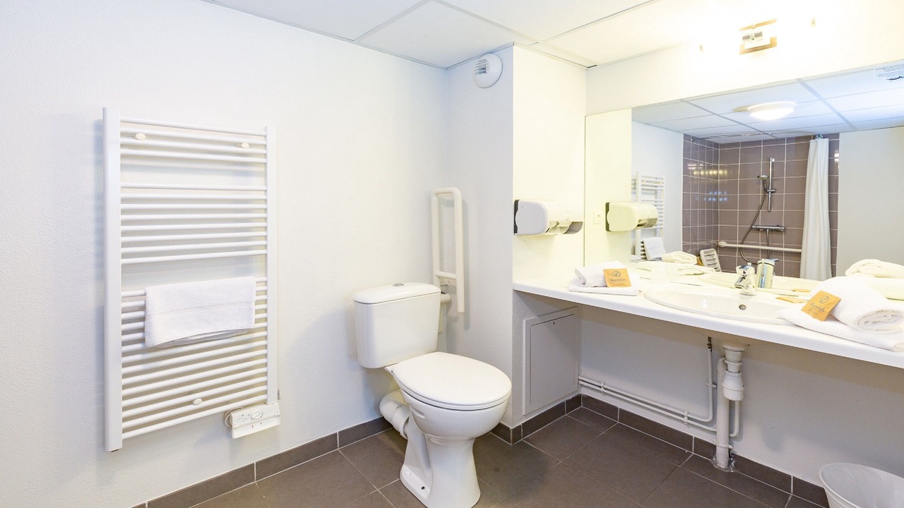 Photo of Bathroom in Roz-sur-Couesnon