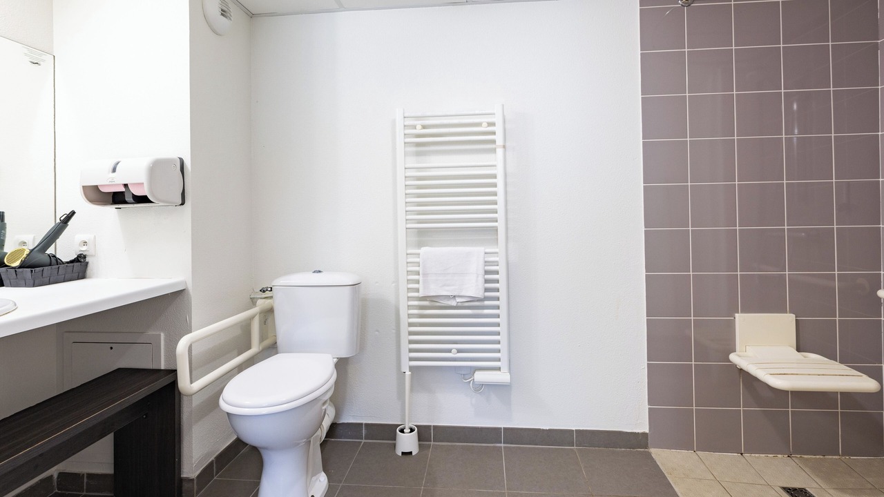 Photo of Bathroom in Roz-sur-Couesnon