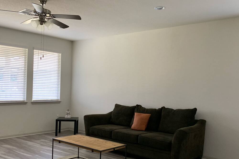 Photo of Livingroom in Pflugerville