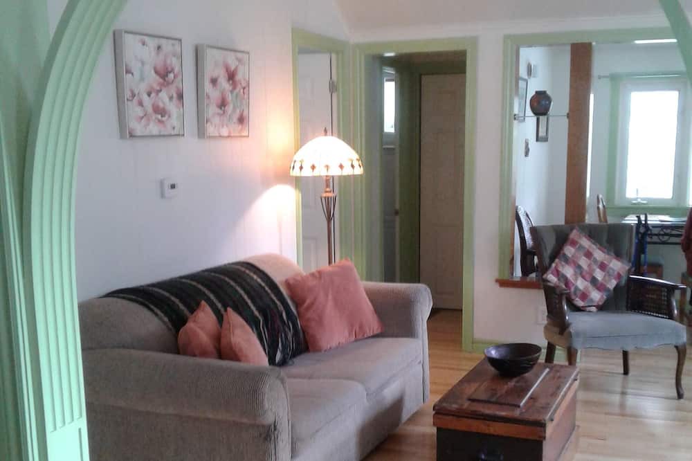 Photo of Livingroom in Boutiliers Point