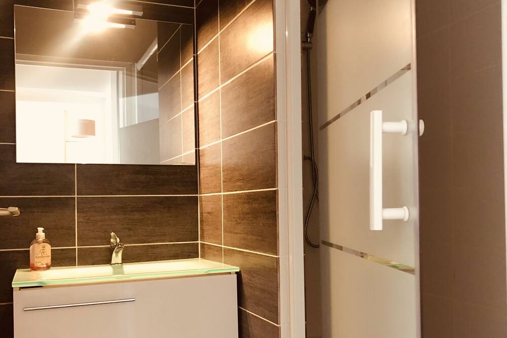 Photo of Bathroom in Cahors