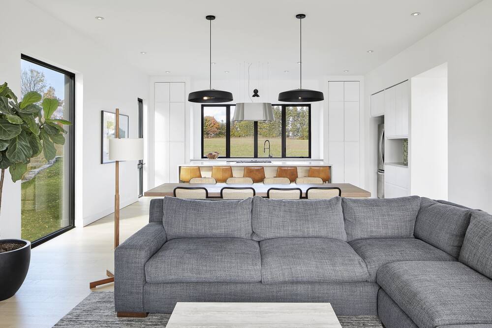 Photo of Livingroom in Waupoos