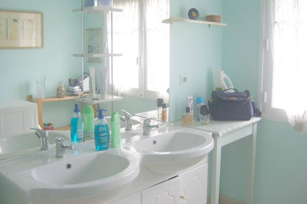 Photo of Bathroom in Lunas