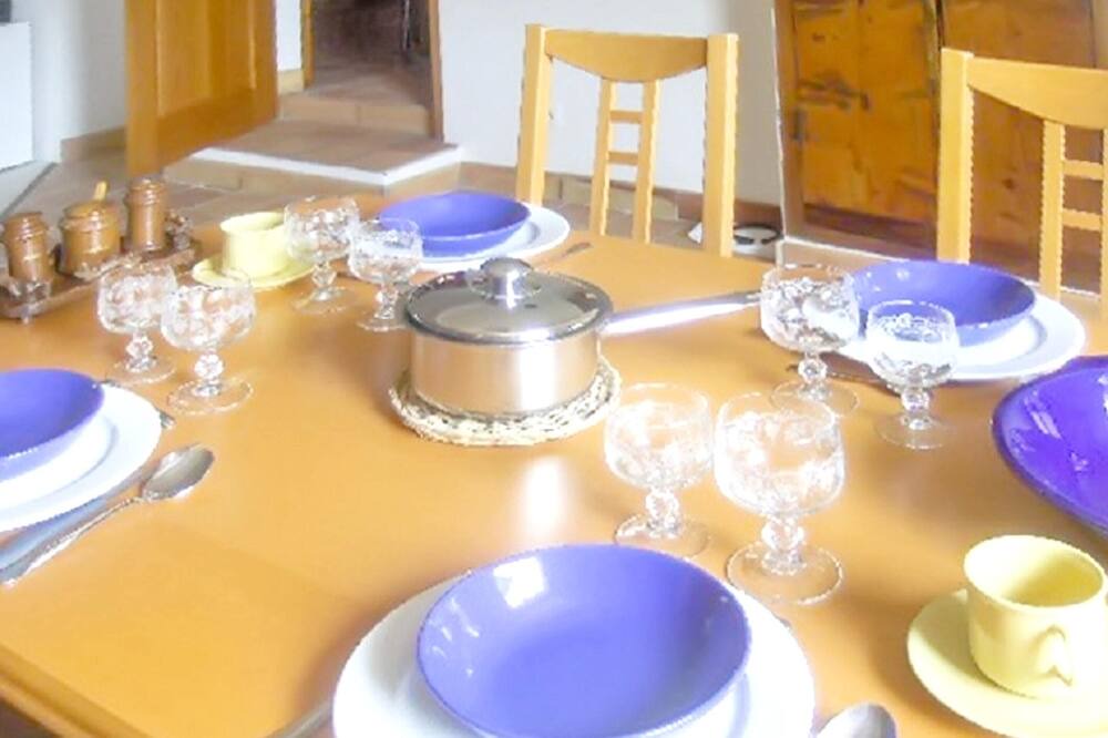 Photo of Livingroom in Revest-des-Brousses