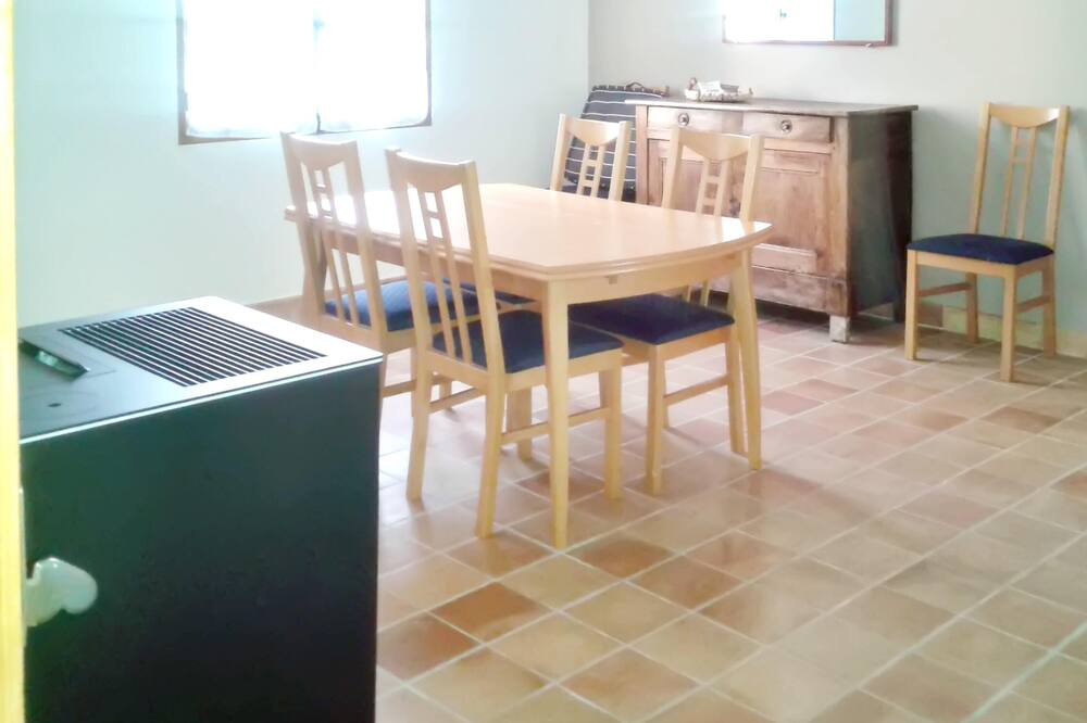 Photo of Livingroom in Revest-des-Brousses