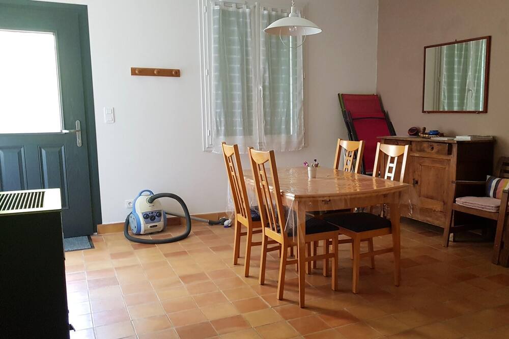 Photo of Livingroom in Revest-des-Brousses