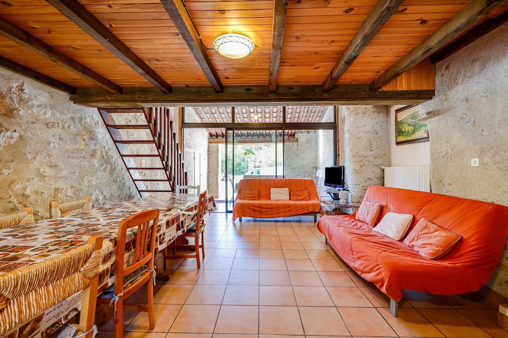 Photo of Livingroom in Saint-Pierre-des-Champs