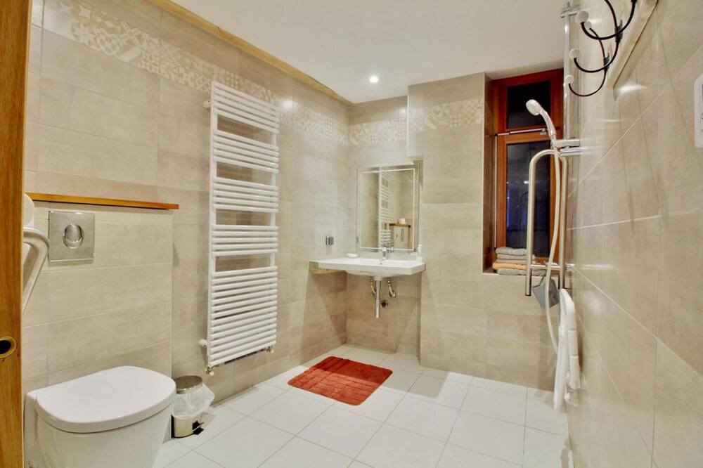 Photo of Bathroom in Cauterets