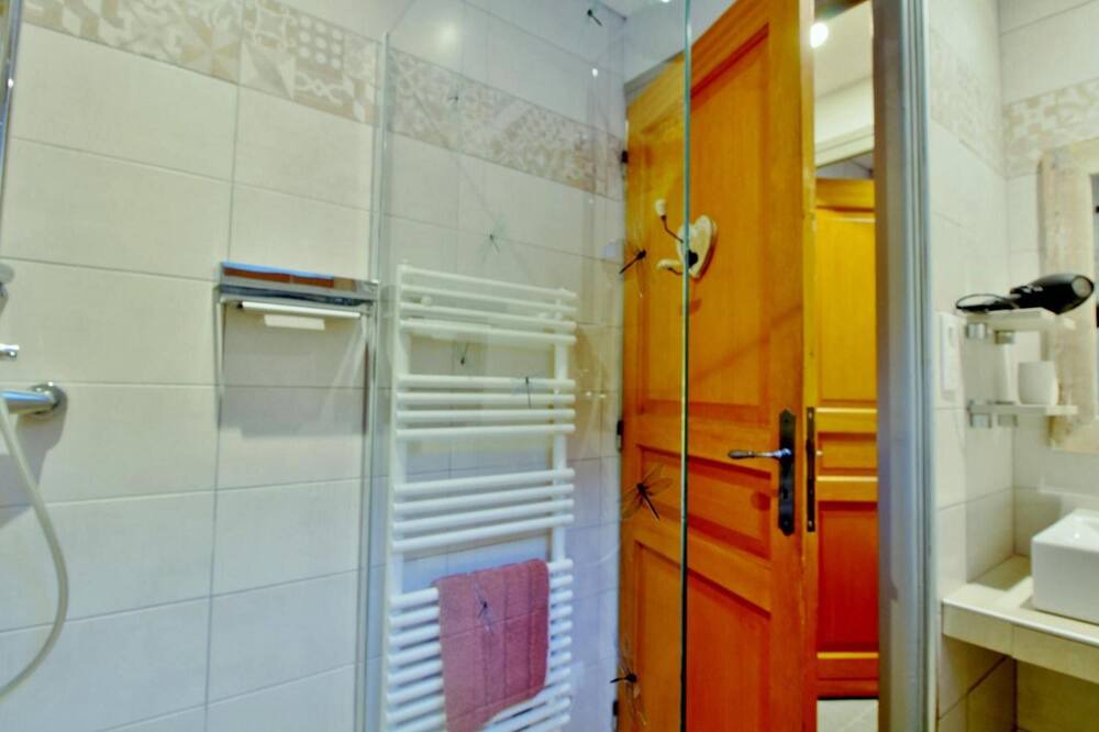 Photo of Bathroom in Cauterets