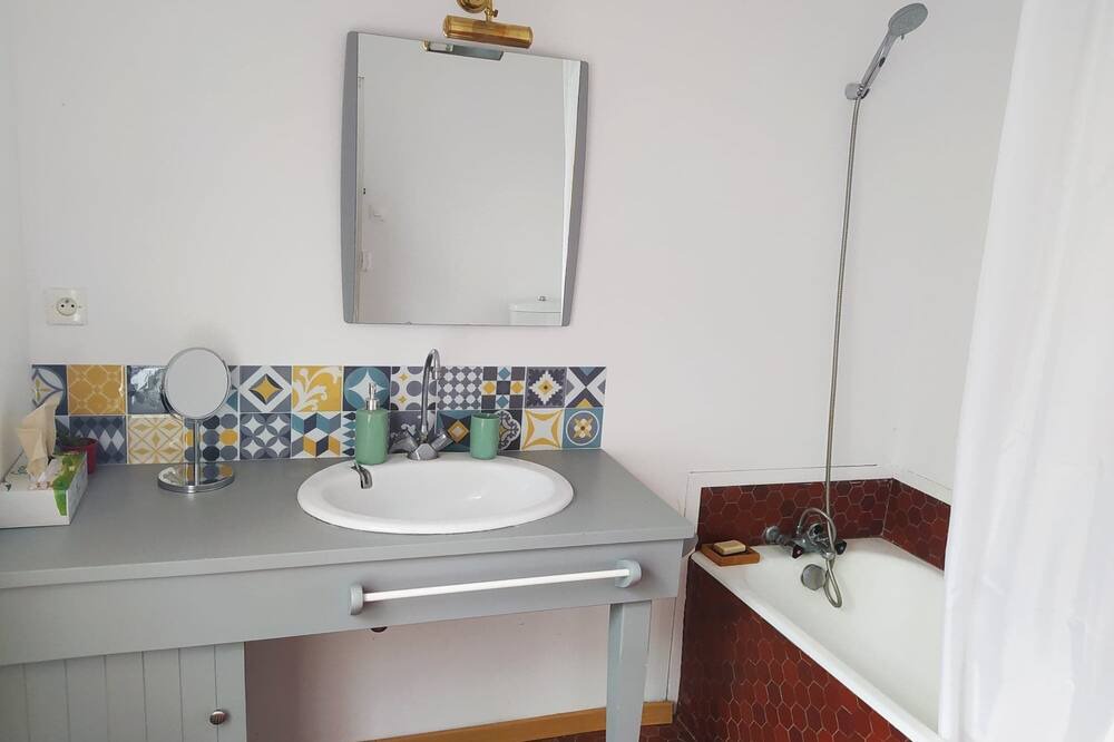 Photo of Bathroom in Attin