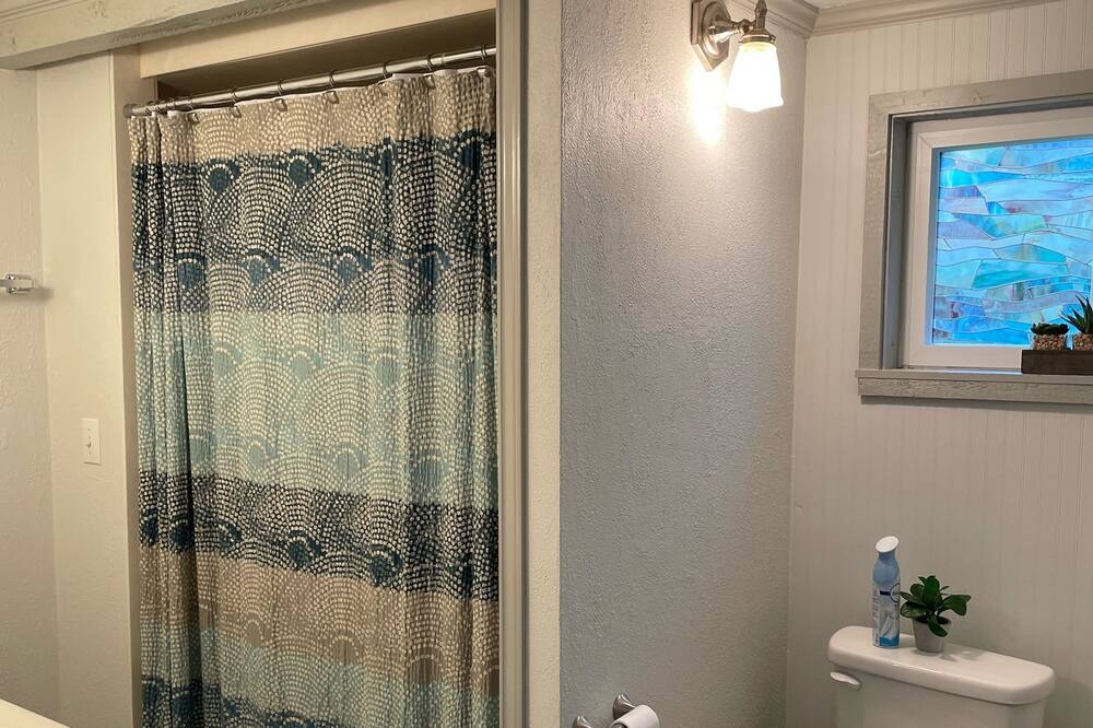 Photo of Bathroom in Pelican