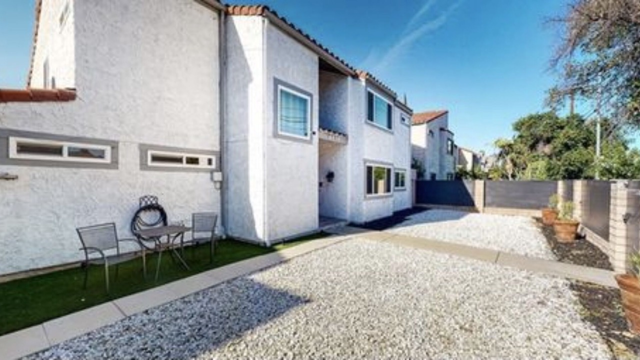 Photo of Outdoor in Canoga Park