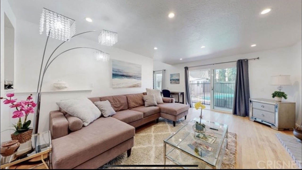 Photo of Livingroom in Canoga Park