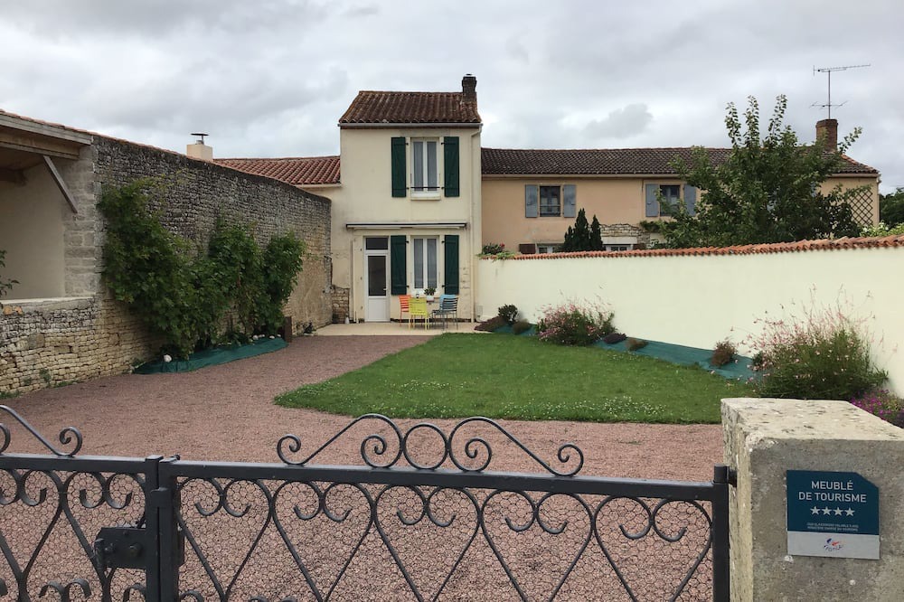 Photo of Outdoor in Sainte-Gemme-la-Plaine