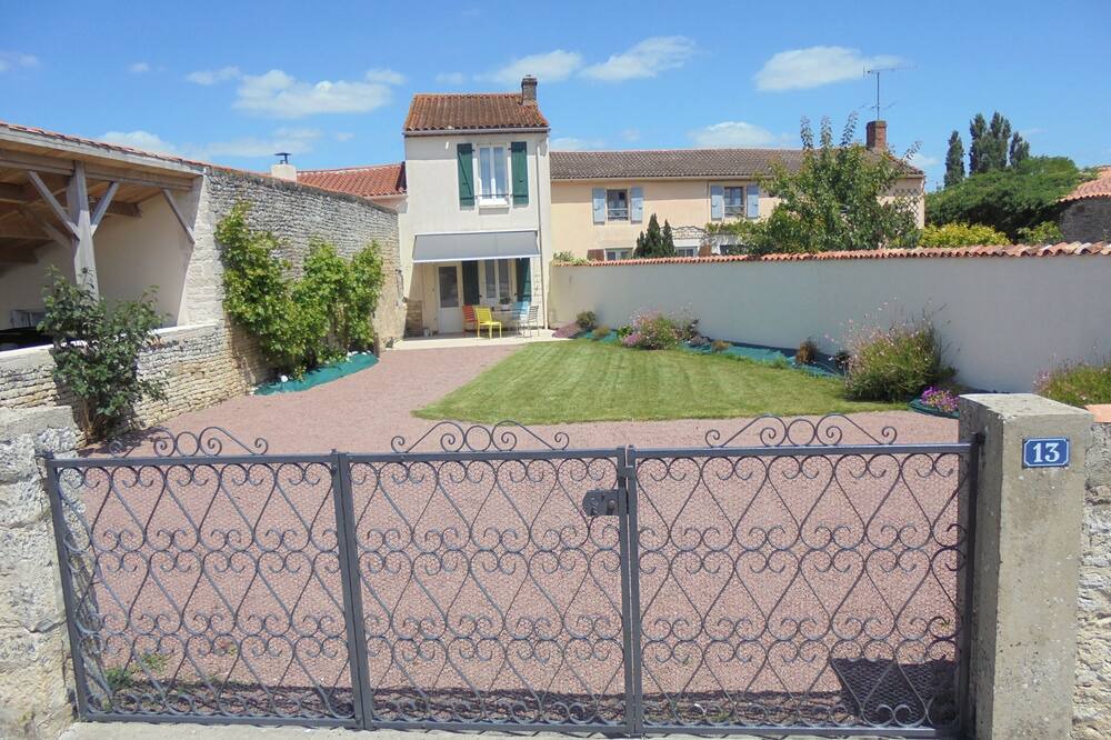 Photo of Outdoor in Sainte-Gemme-la-Plaine