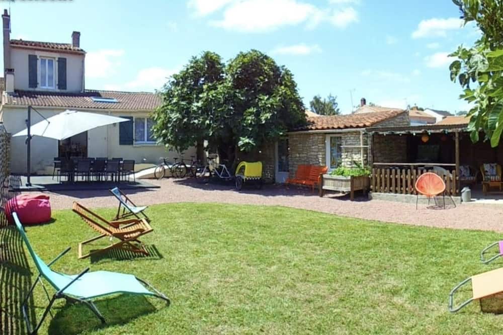 Photo of Outdoor in Sainte-Gemme-la-Plaine