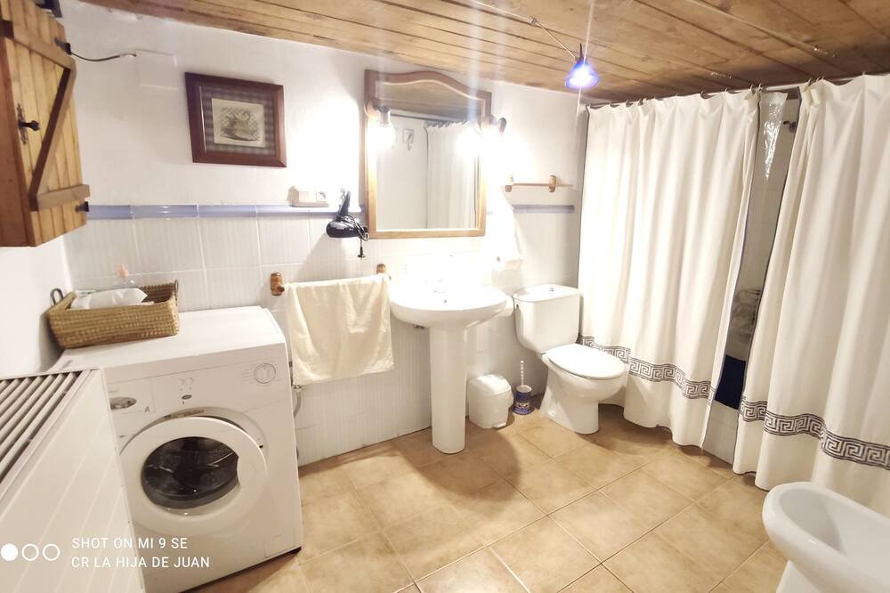Photo of Bathroom in Beamud