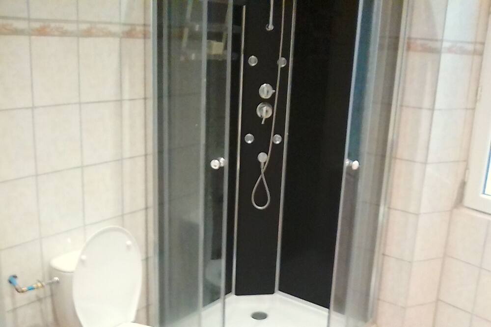 Photo of Bathroom in Caunes-Minervois